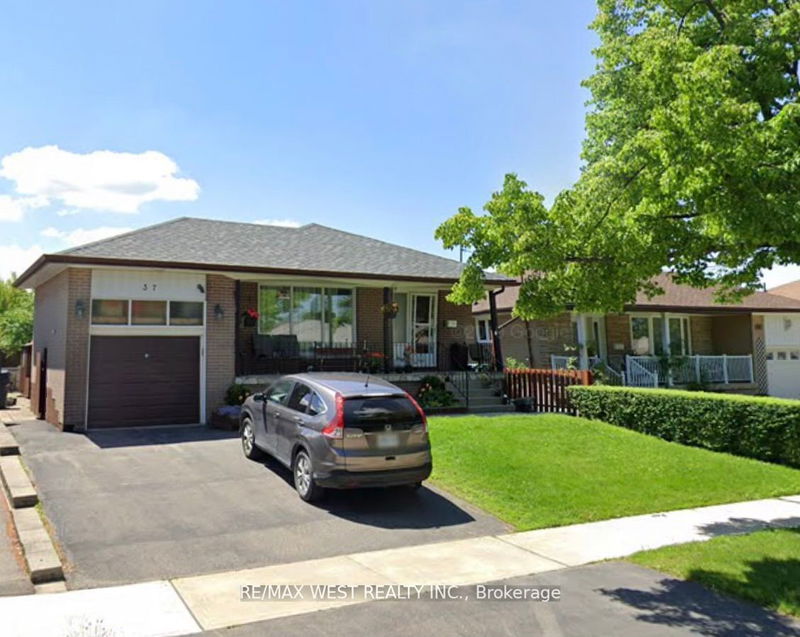 home for lease on Lower-37 Mancroft Crescent