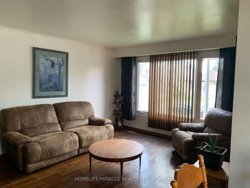 19 Dee Ave  Toronto, M9N 1S8 | Image 4