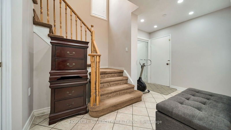 36 Woodside Crt  Brampton, L6Y 3Z2 | Image 4