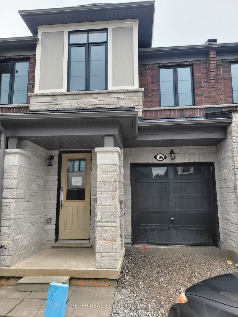 home for lease on 1382 National Common Drive