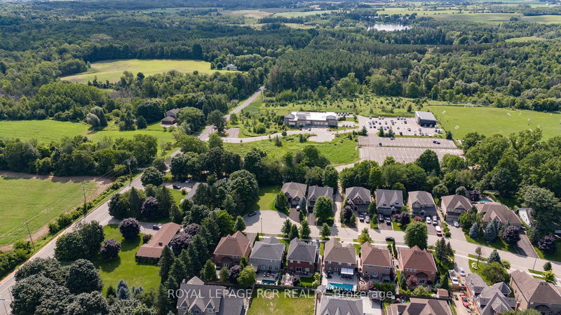 26 Antrim Crt, Caledon, L7C 1R1 | Image 2