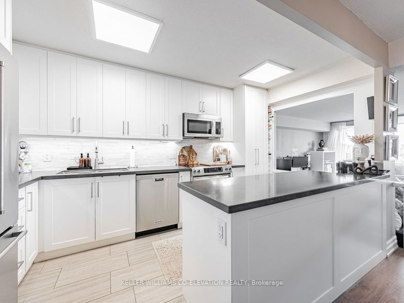  1608 - 260 Scarlett Rd  Toronto, M6N 4X6 | Image 9