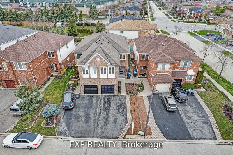 2861 Westbury Crt  Mississauga, L5M 6B3 | Image 3