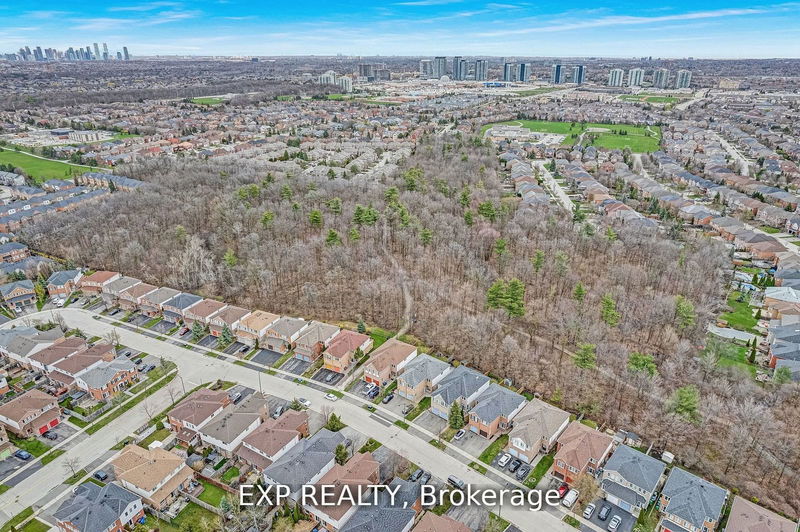 2861 Westbury Crt  Mississauga, L5M 6B3 | Image 33