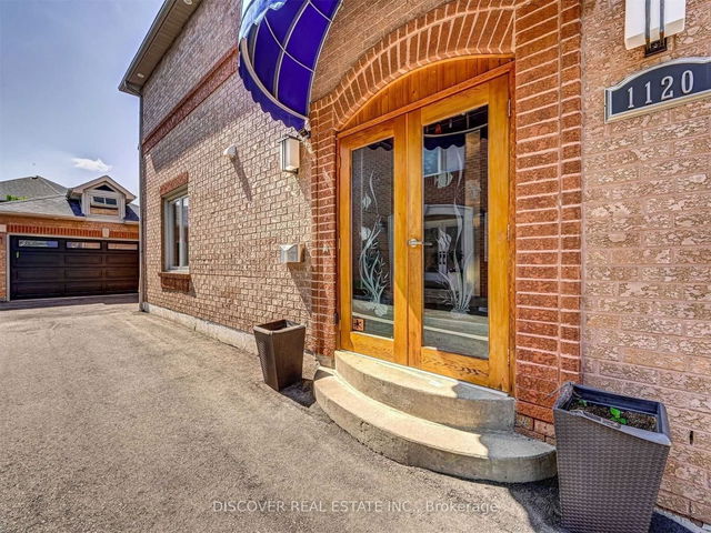 1120 Vanrose Street