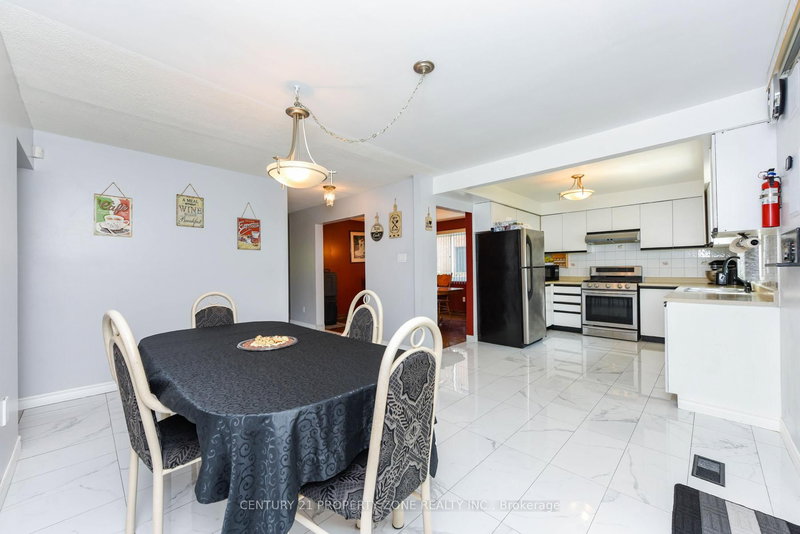 29 Brydon Cres, Brampton, L6X 3K2 | Image 2