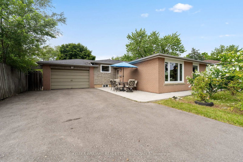 32 Dunblaine Cres, Brampton, L6T 3H2 | Image 2