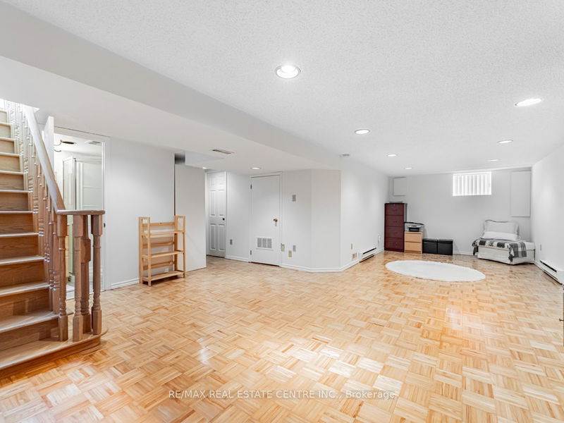 1585 TROTWOOD Ave  Mississauga, L5G 3Z8 | Image 18