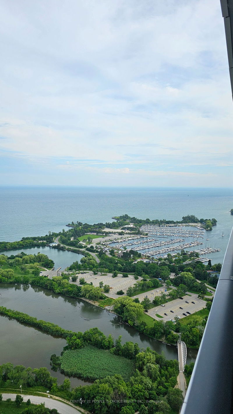 home for lease on 4714-30 Shore Breeze Drive