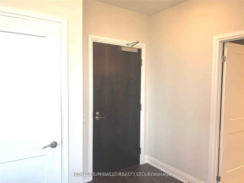 302 - 15 Lynch St, Brampton, L6W 0C7 | Image 2