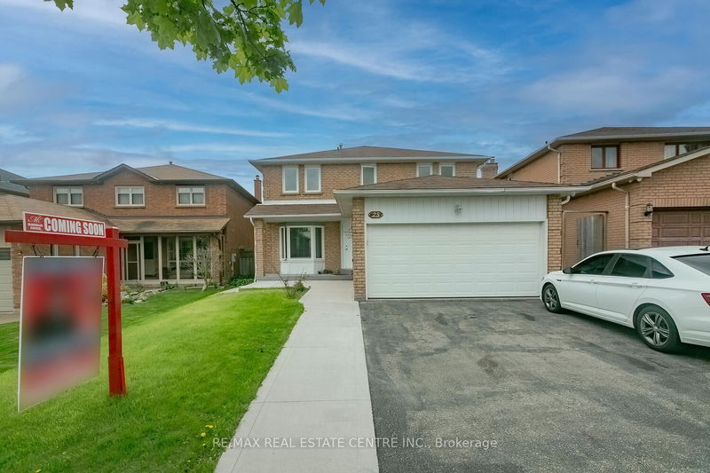 25 Oaklea Blvd  Brampton, L6Y 4H7 | Image 2