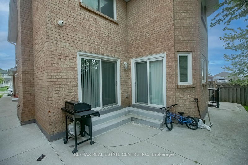 25 Oaklea Blvd  Brampton, L6Y 4H7 | Image 25