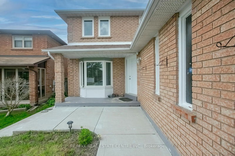 25 Oaklea Blvd  Brampton, L6Y 4H7 | Image 3