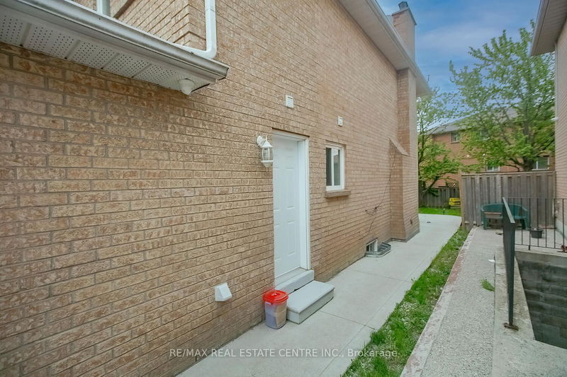 25 Oaklea Blvd  Brampton, L6Y 4H7 | Image 30