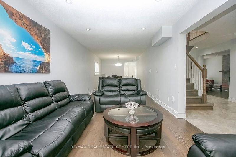 25 Oaklea Blvd  Brampton, L6Y 4H7 | Image 5