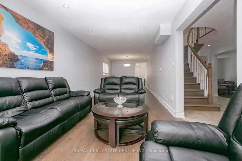 25 Oaklea Blvd  Brampton, L6Y 4H7 | Image 6