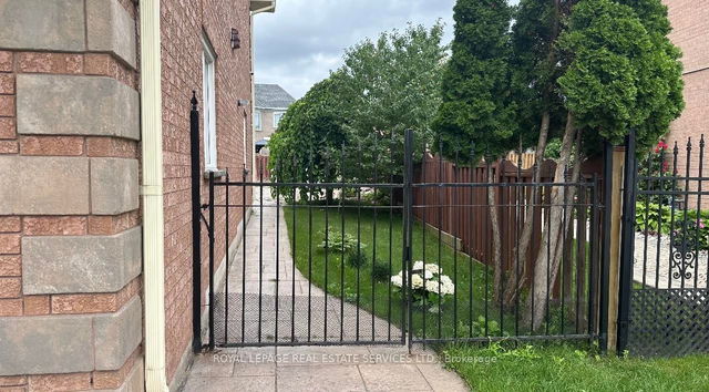 Bsmt - 2245 Erin Centre Boulevard