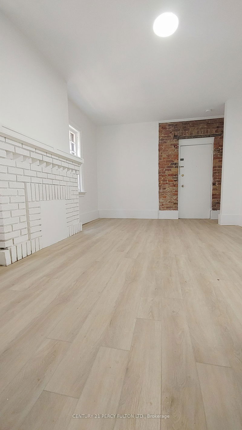home for lease on 31-59 Roncesvalles Avenue