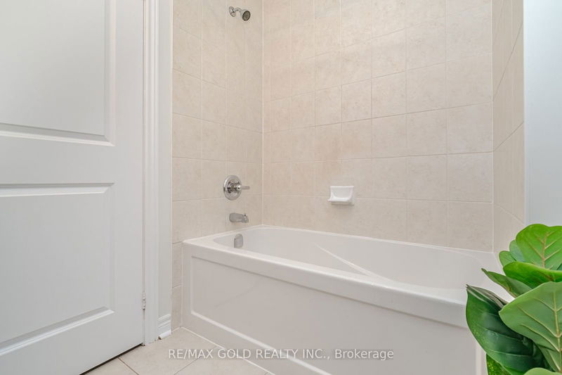 21 Pearman Cres  Brampton, L7A 4Y8 | Image 33