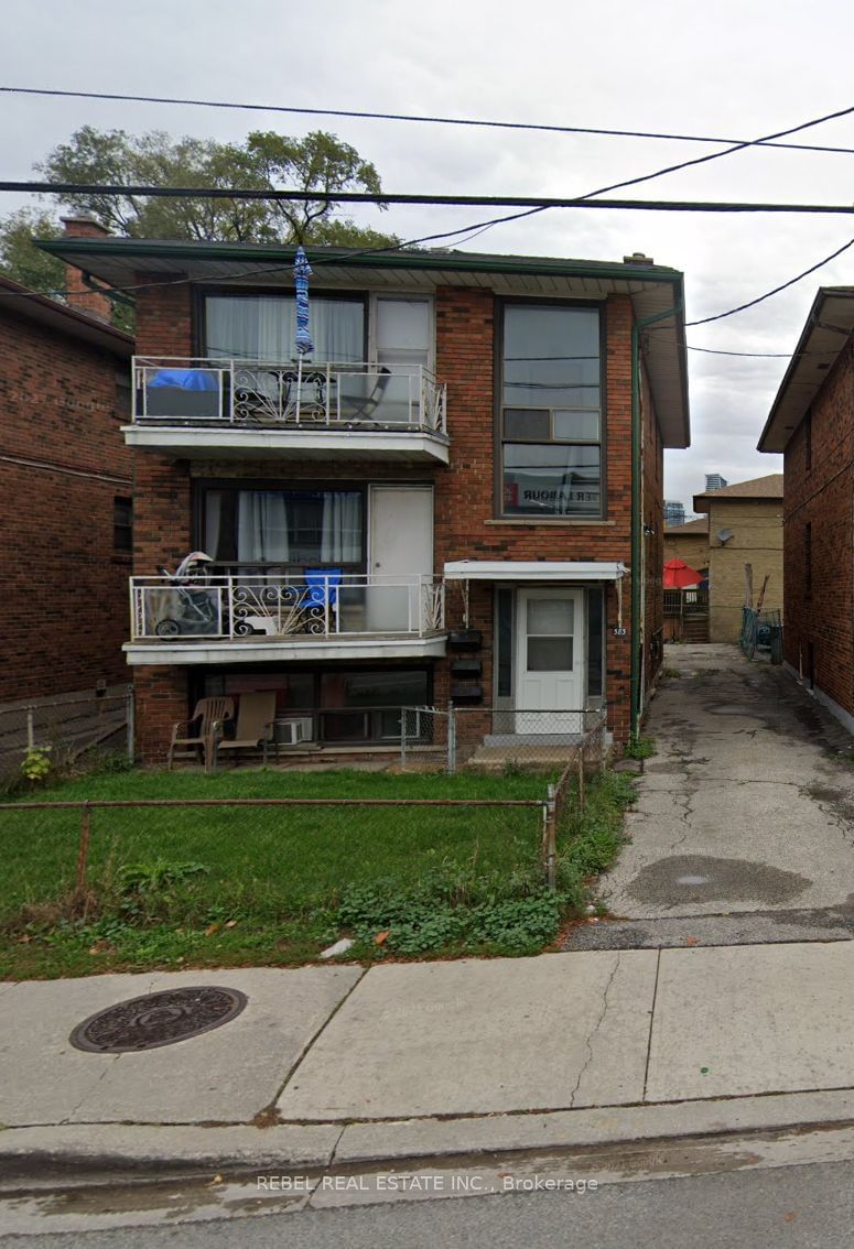 home for lease on 1-383 Royal York Road