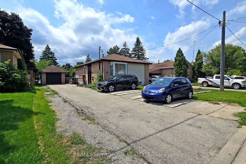 home for lease on BSMT-8 Lawrence Crescent