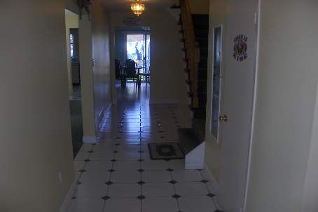 29 Jay St, Brampton, L6Z3V9 | Image 2