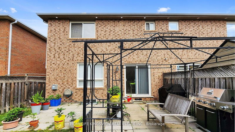 29 Mistdale Cres  Brampton, L7A 1S2 | Image 30