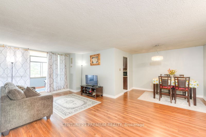  204 - 15 Kensington Rd  Brampton, L6T 3W2 | Image 3