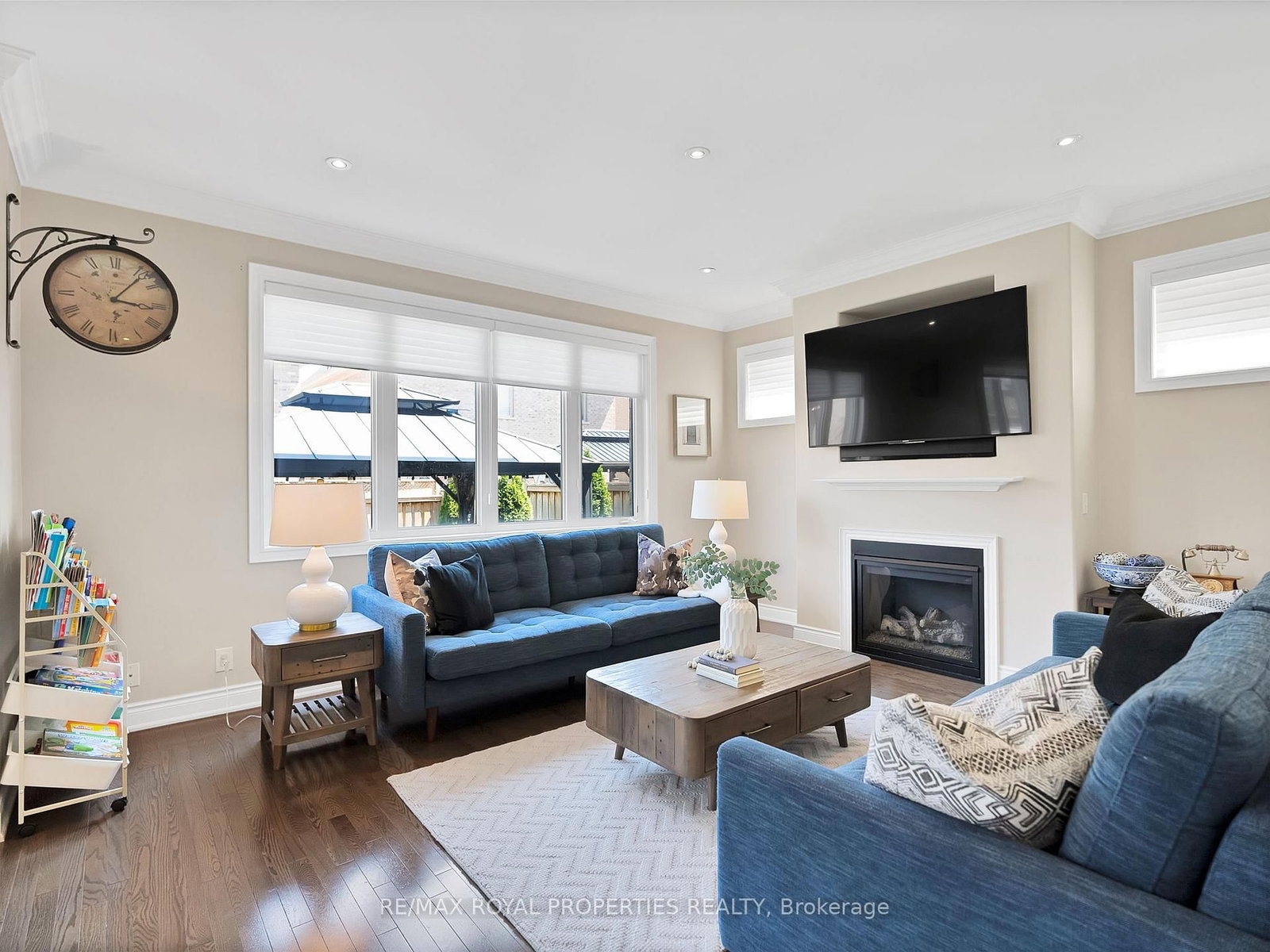 Listing Image 9