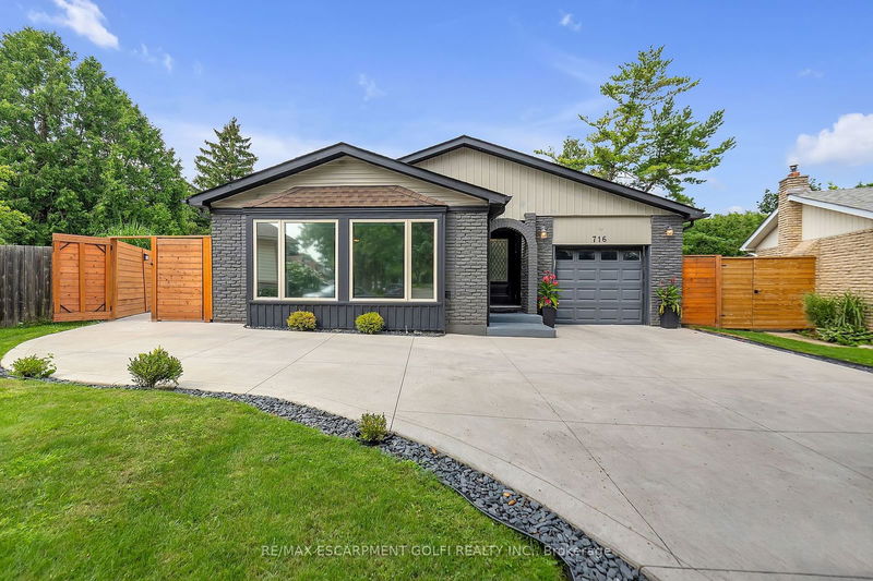 home for sale on 716 Auburn Crescent