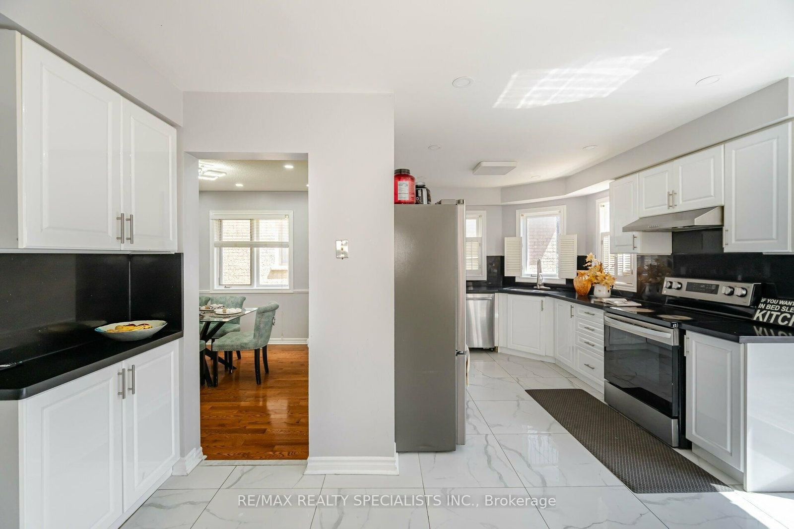 Listing Image 8