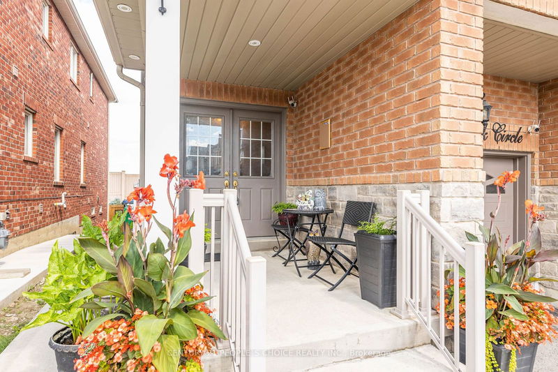 16 Gulfbrook Circ  Brampton, L6Z 0G4 | Image 2