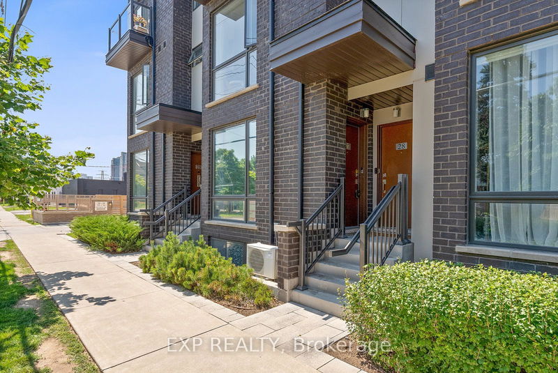 home for lease on 27-26 Fieldway Road