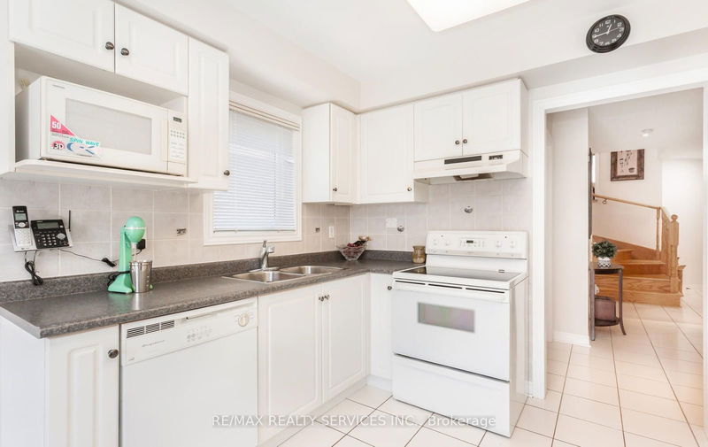 52 Sunny Glen Cres  Brampton, L7A 2C6 | Image 16