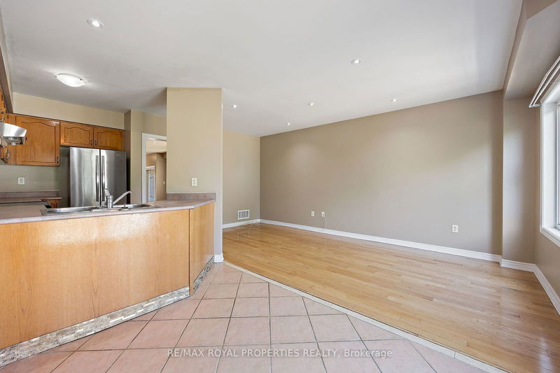 7173 Village Walk  Mississauga, L5W 1X2 | Image 11