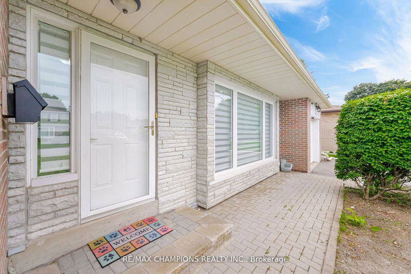 53 Beechwood Cres  Brampton, L6T 1X9 | Image 4