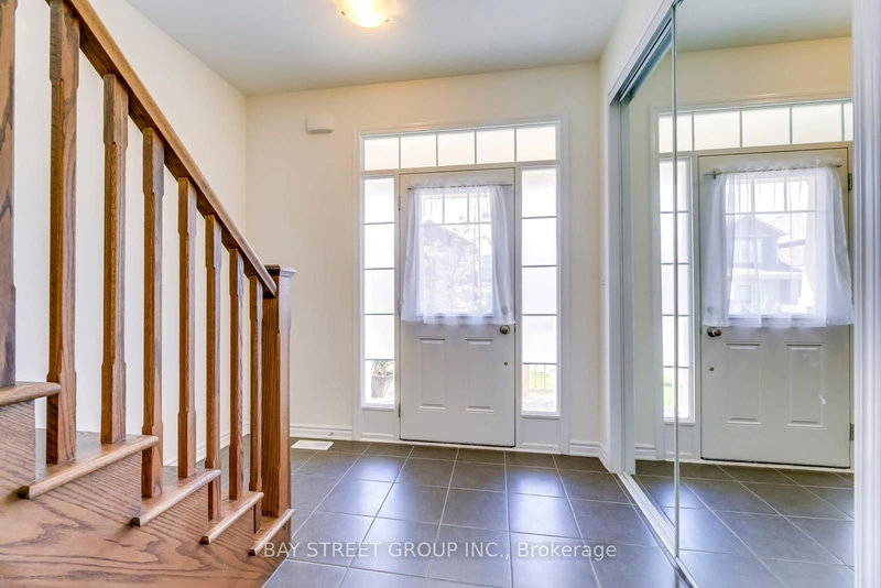 125 Hatt Crt, Milton, L9E 1G7 | Image 3