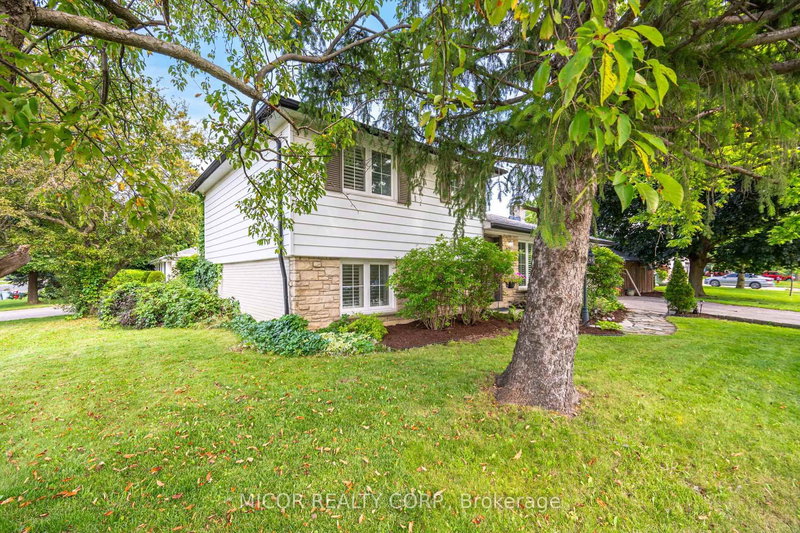 2 Chesterfield Rd, Brampton, L6W 1K9 | Image 2