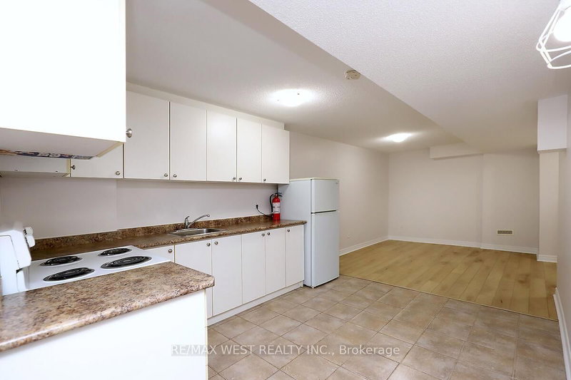 Bsmt - 5453 Festival Dr, Mississauga, L5M 0G6 | Image 2