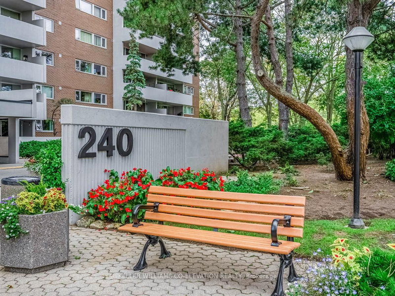 1309 - 240 Scarlett Rd, Toronto, M6N 4X4 | Image 3