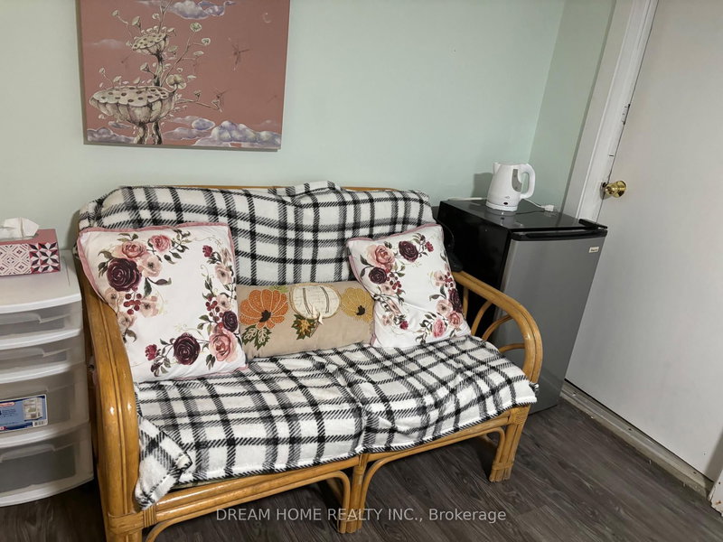 Room A - 850 Clarkson Rd S, Mississauga, L5J 2V3 | Image 3