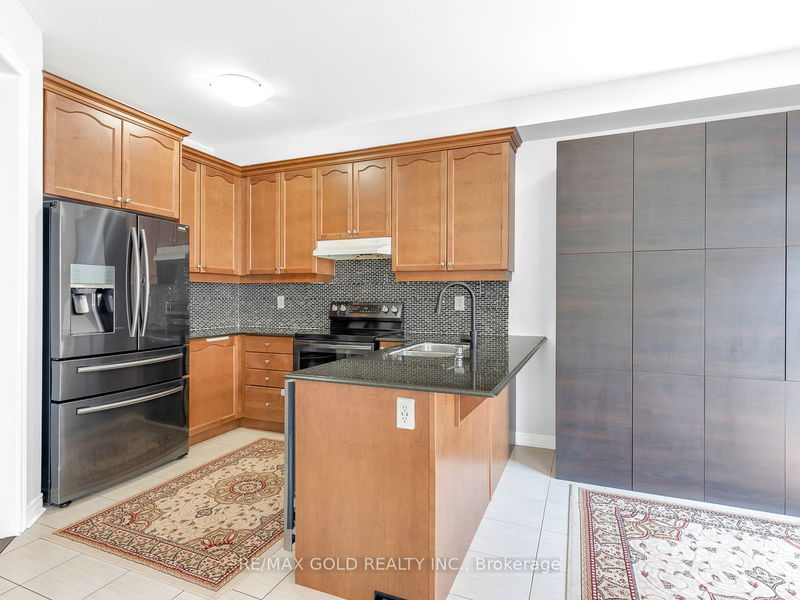 33 Baby Pointe Tr  Brampton, L7A 0W3 | Image 5