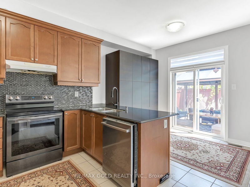 33 Baby Pointe Tr  Brampton, L7A 0W3 | Image 6