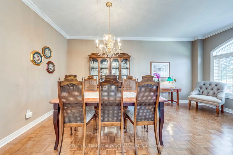 5621 Watersfield Ave  Mississauga, L5M 7E9 | Image 3