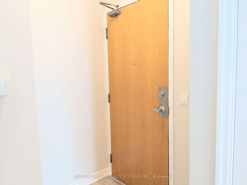 home for lease on 2505-3939 Duke Of York Boulevard