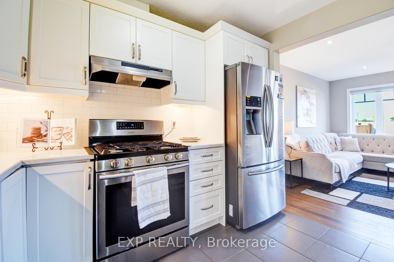 Listing Image 10