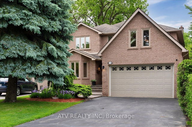 15 Eastglen Crescent