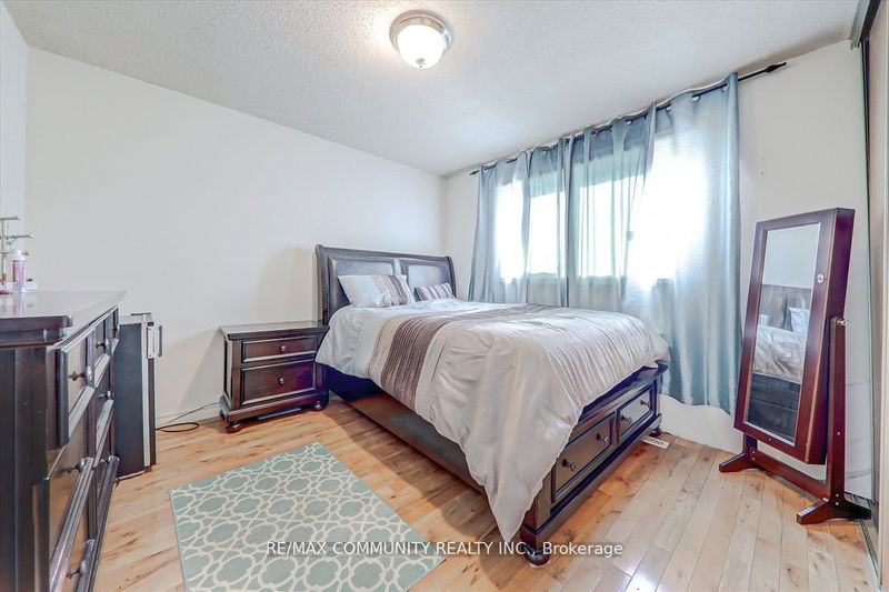 3145 Cantelon Cres  Mississauga, L5N 3J7 | Image 9