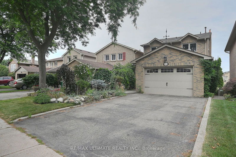 4084 Trapper Cres  Mississauga, L5L 3A9 | Image 2