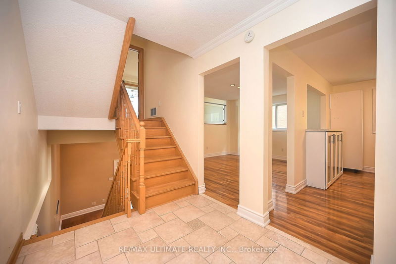 4084 Trapper Cres  Mississauga, L5L 3A9 | Image 5